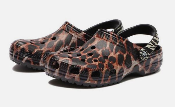 CROCS CLASSIC ANIMAL REMIX CLOG BLACK MUJER