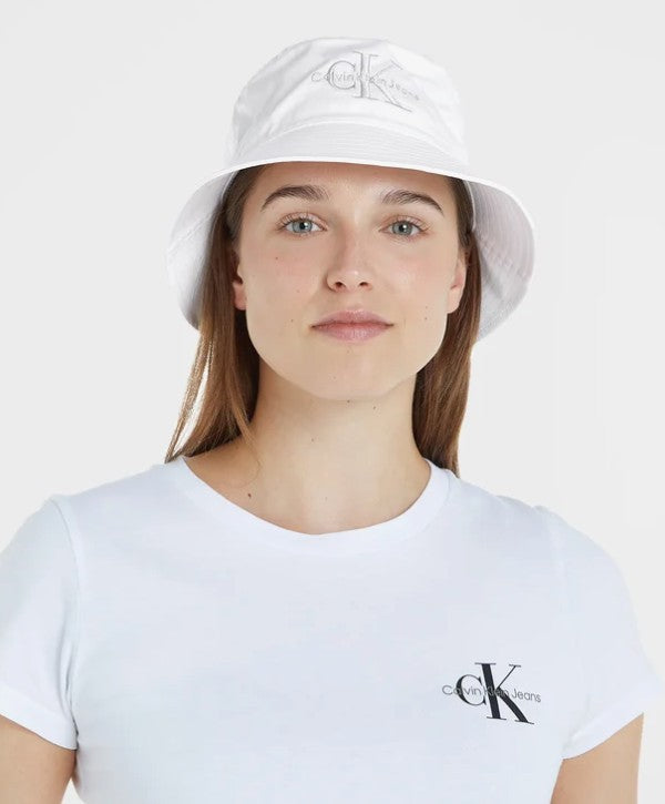 GORRO CALVIN KLEIN MONOGRAM BUCKET MUJER