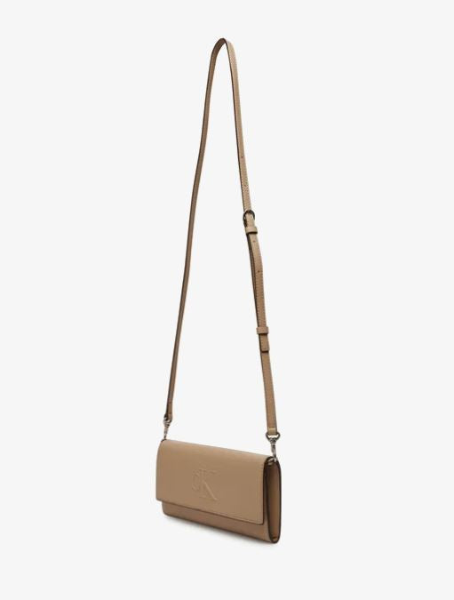 BILLETERO CALVIN KLEIN SCULPTED FOLD MUJER