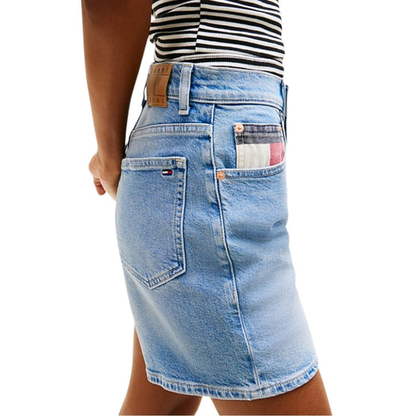 BERMUDA TOMMY JEANS MOM RWB MUJER