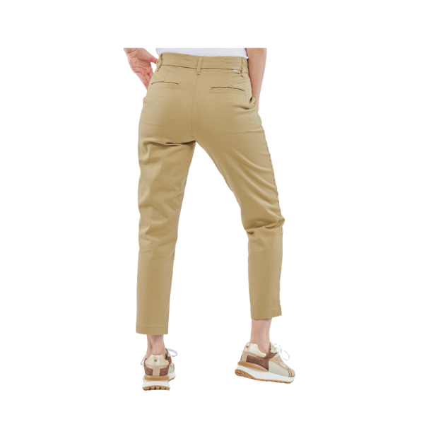 PANTALON LEVI'S® ESSENTIAL CHINO  MUJER