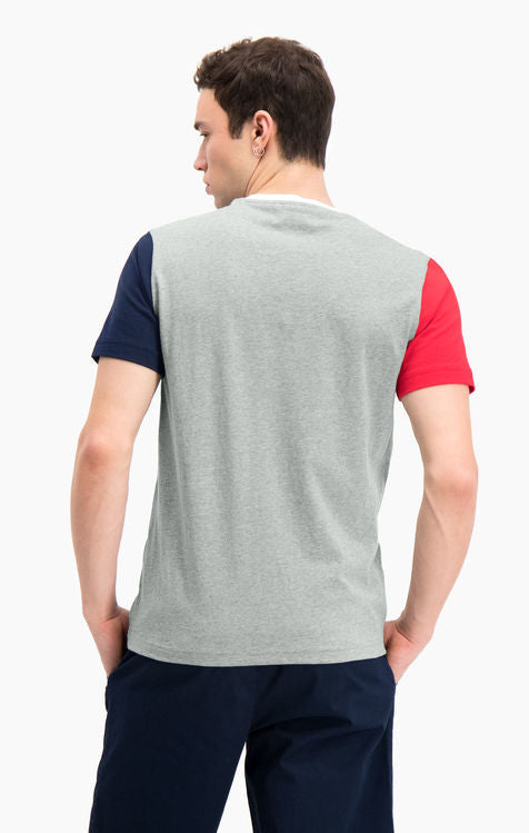 Camiseta de manga corta en color block en contraste